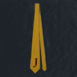 alte Goldfarbe mit Monogramm Krawatte<br><div class="desc">Diese Krawatte in der klassischen Vollfarbe "Altes Gold" ist mit einem braunen "J" ausgestattet und ist dank der Arbeit des Designers Alma Wad für die Personalisierung mit Ihren Initialen bereit.</div>