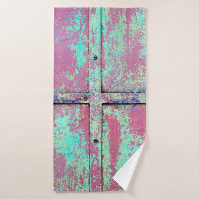 Alte grüne Wand mit Roststruktur. Grunge Badehandtuch (Badehandtuch)