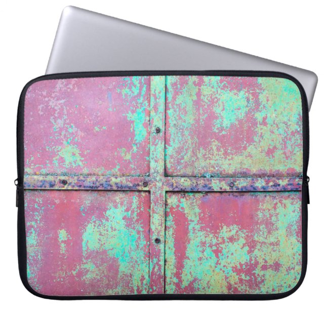 Alte grüne Wand mit Roststruktur. Grunge Laptopschutzhülle (Vorderseite)