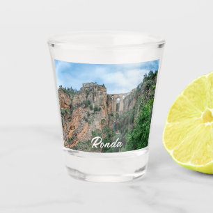 Alte historische Brücke in Ronda, Spanien Schnapsglas