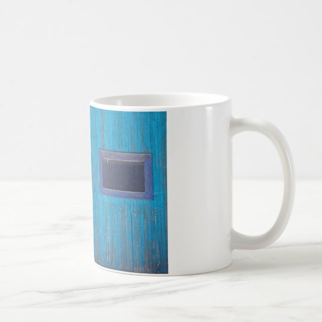 Alte hölzerne blaue Garagen-Tür Tasse (Rechts)