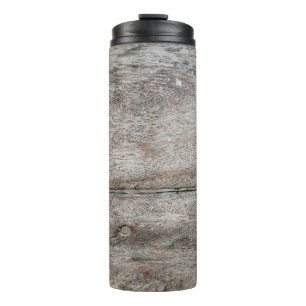 Alte Holzplatte nah als Hintergrund Thermosbecher