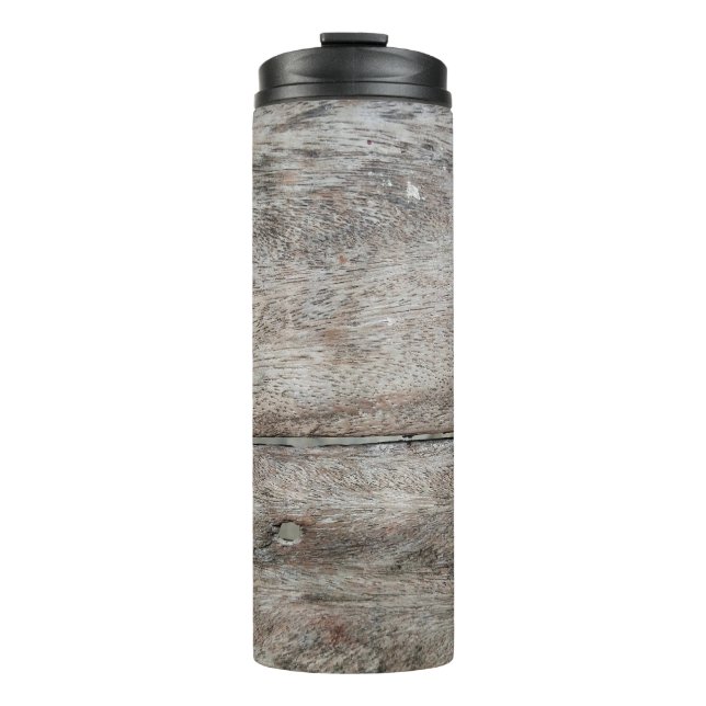 Alte Holzplatte nah als Hintergrund Thermosbecher (Vorderseite)