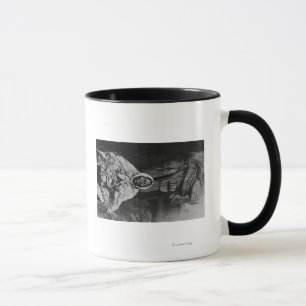 Alte indische Hexendoktorin in Alaska Tasse