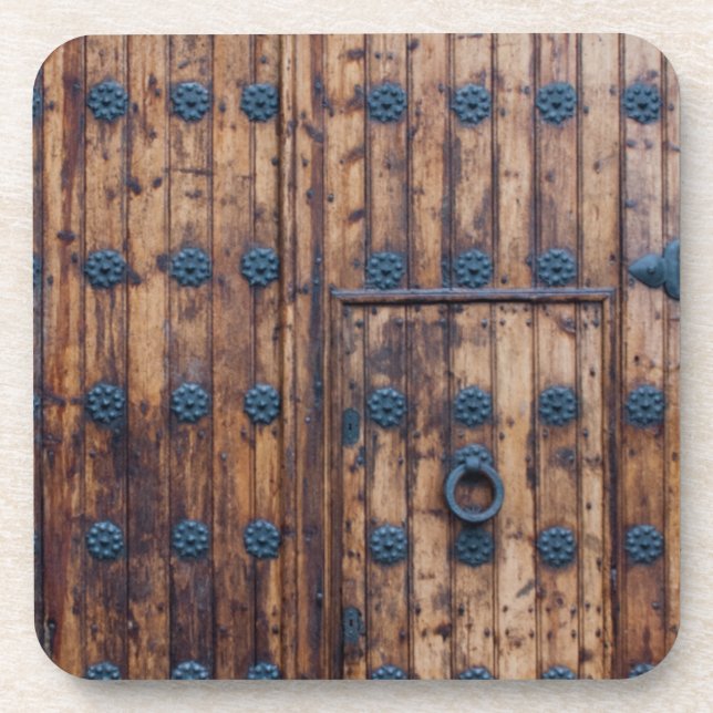 Alte kleine Tür innerhalb einer großen, verstärkte Untersetzer (Vorderseite)