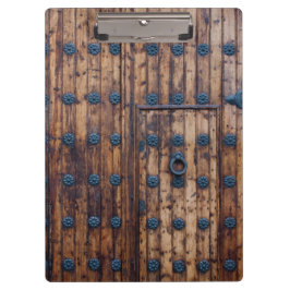 Alte kleine Tür innerhalb großer Türen Klemmbrett