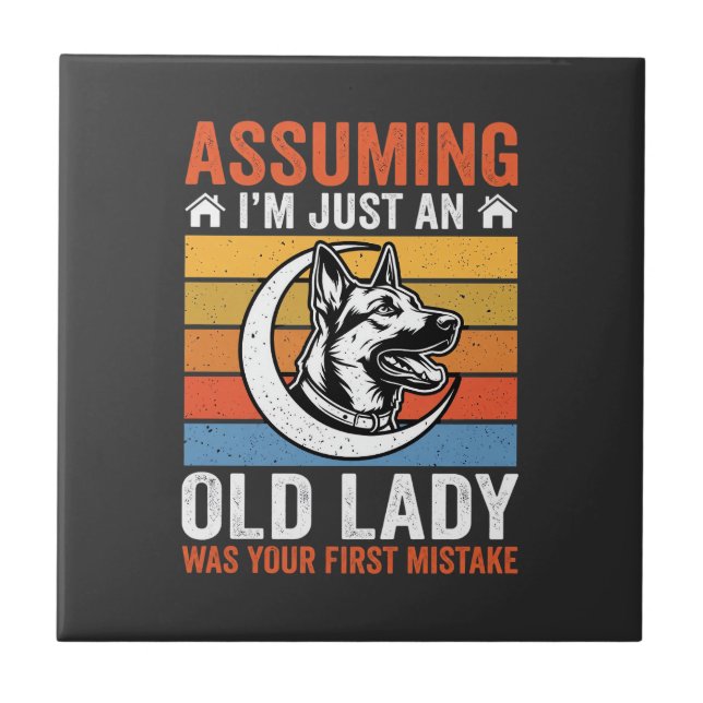 Alte Lady-Hund-Warnung Retro Fliese (Vorderseite)