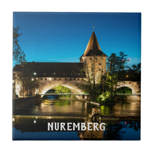 Alte mittelalterliche Brücke in Nürnberg Fliese