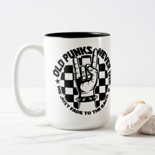 Alte PUNKS die nie Zweifarbige Tasse