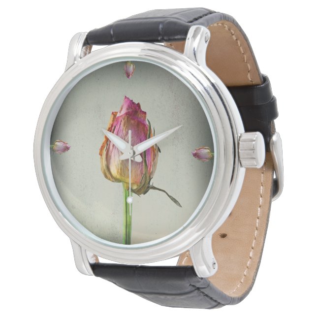 Alte Rose auf Papier Armbanduhr (Schrägansicht)
