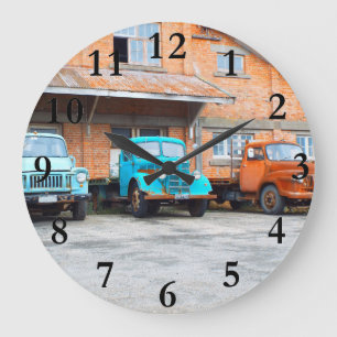 alte rostige Farm-LKW auf dem Feld groß Große Wanduhr
