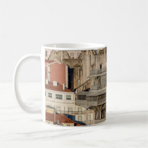 Alte Stadt Lissabon mit Aussichtsturm und Kirchenr Kaffeetasse