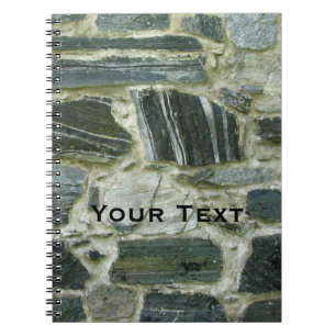 Alte Steinwand mit Text Notizblock