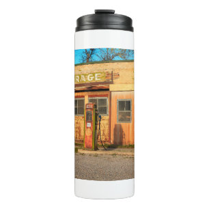 Alte Tankstelle im ländlichen Utah, USA. Vintage, Thermosbecher
