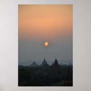 Alte Tempel bei Sonnenuntergang – Bagan, Myanmar Poster