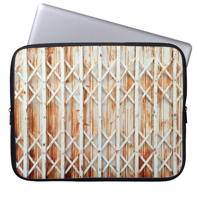 Alte Türverkleidungen sind rostet. abstrakt, antik Laptopschutzhülle (Vorderseite)