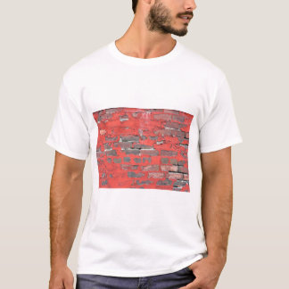 Alte Ziegelmauer mit Peeling in roter Farbe T-Shirt