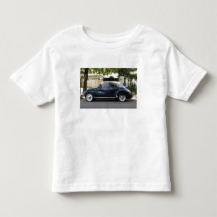 Alter aber sehr gepflegter Audi Wagen. Kleinkind T-shirt