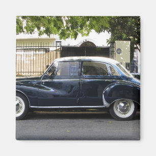 Alter, aber sehr gepflegter Audi Wagen. Magnet