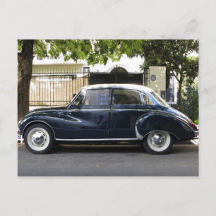 Alter aber sehr gepflegter Audi Wagen. Postkarte