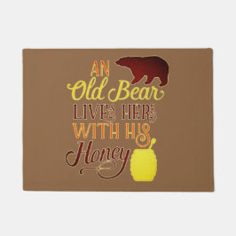 Alter Bär lebt hier Fußmatte