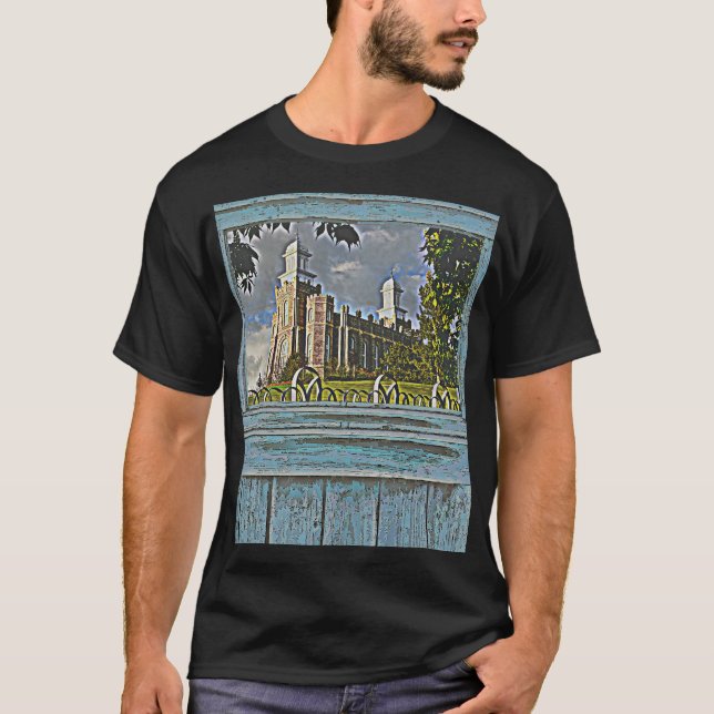 Alter Fenster Logan-Tempel 2 T-Shirt (Vorderseite)