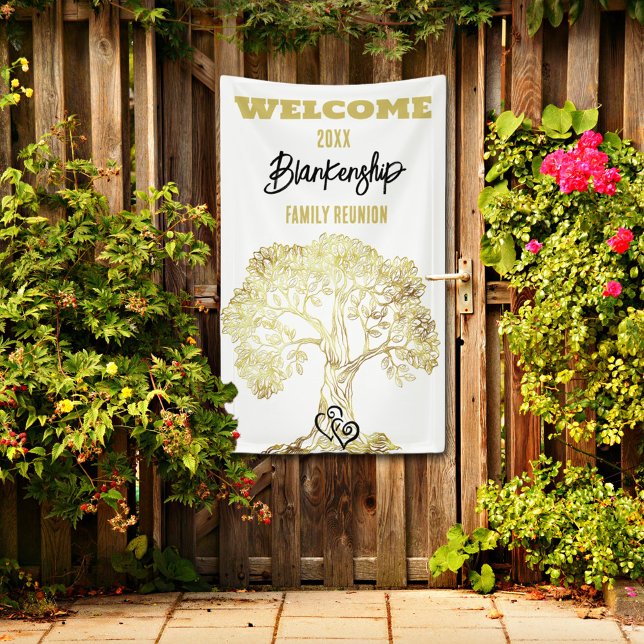 Alter goldener Baum auf Wiedersehen Custom White F Banner (Welcome family on a vertical format reunion banner with rustic gold tree on a white background.
)