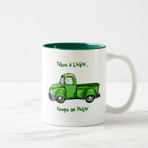 Alter grüner Pick-up-Truck Zweifarbige Tasse