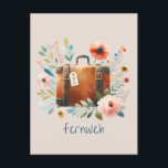 Alter Koffer mit Blumen- fernweh-personalisierbare Postkarte<br><div class="desc">Tauchen Sie ein in die Welt des Abenteuers mit unserer einzigartigen Design-Postkarte, die das Herz eines jeden Reiseliebhabers höher schlagen lässt. Unser exklusives Motiv zeigt einen nostalgischen, alten braunen Koffer, umgeben von einer malerischen Kulisse aus zarten Blumen und üppigen Blättern. Dieses fesselnde Bild fängt die Sehnsucht nach fernen Orten und...</div>