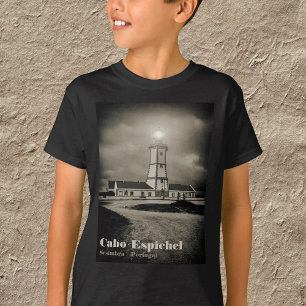 Alter Leuchtturm in einer Sturmnacht T-Shirt