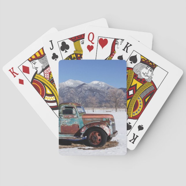 Alter LKW auf dem Feld Spielkarten (Rückseite)