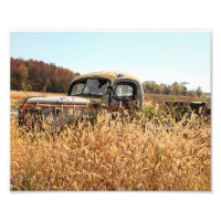 Alter LKW auf dem Herbstfeld