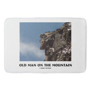 Alter Mann auf der optischen Erzählung der Berge Badematte
