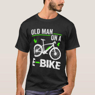 Alter Mann auf einem elektronischen Fahrrad T-Shirt