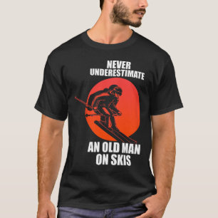 Alter Mann auf Skiern, bergab Ski fahren, Ski-Opa- T-Shirt