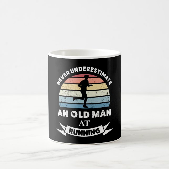 Alter Mann beim Running Funny Runner Geschenk Vate Kaffeetasse (Mittel)