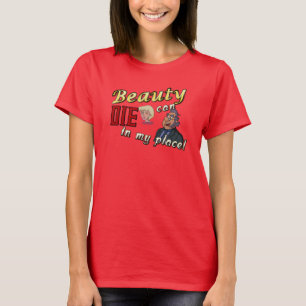 Alter Mann, den Schönheit kann, die im T - Shirt