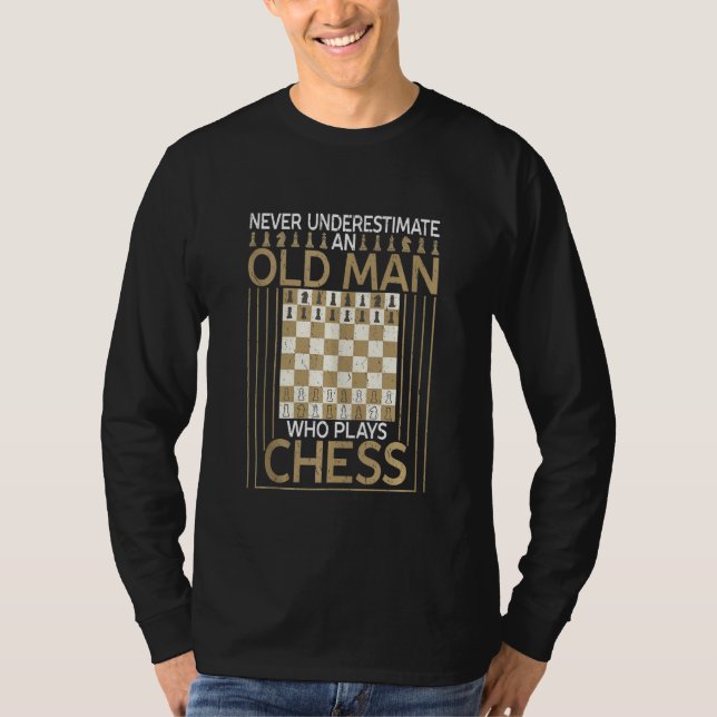 Alter Mann, der Schachschach-Set spielt T-Shirt (Vorderseite)