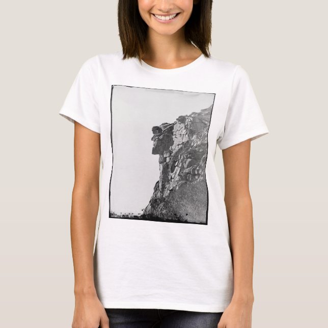 Alter Mann im T - Shirt der Frauen (Vorderseite)