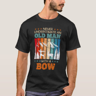 Alter Mann mit Bow Longbow Archer Bogenschießen 1 T-Shirt