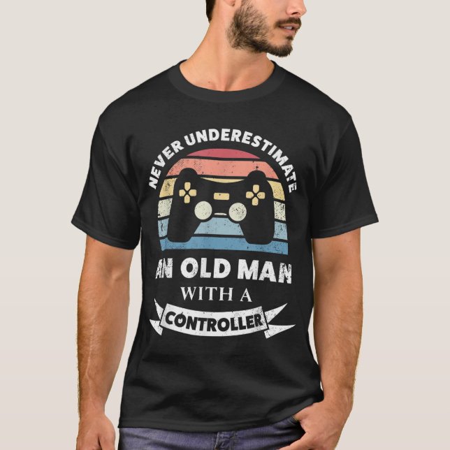 Alter Mann mit Controller Funny Gaming Gift Gamer T-Shirt (Vorderseite)