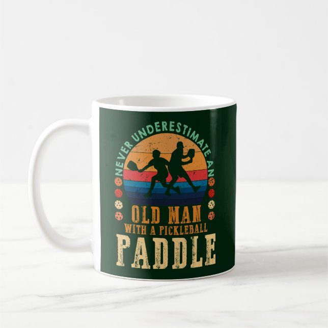 Alter Mann mit einem Pickleball-Schläger Bestes Ge Kaffeetasse (Links)
