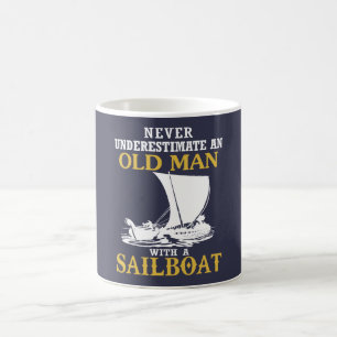 Alter Mann mit einem Segelboot Tasse