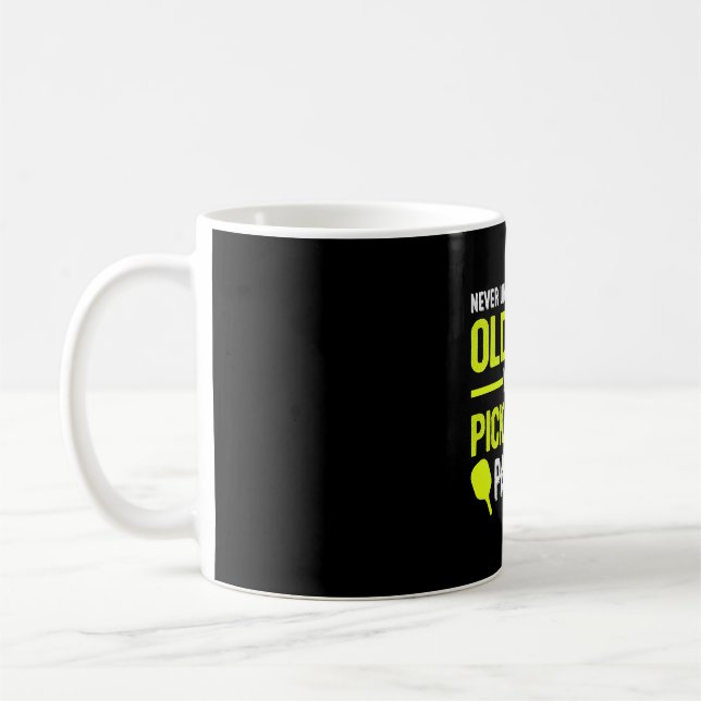Alter Mann mit Pickleball Paddle Funny Senior Men Kaffeetasse (Links)