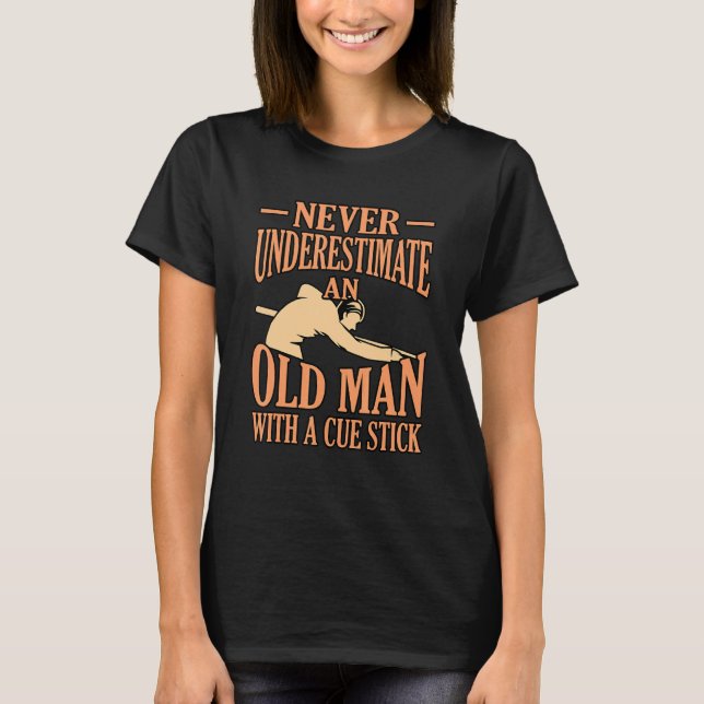 Alter Mann mit Queue Billard Snooker Pool spielt T-Shirt (Vorderseite)