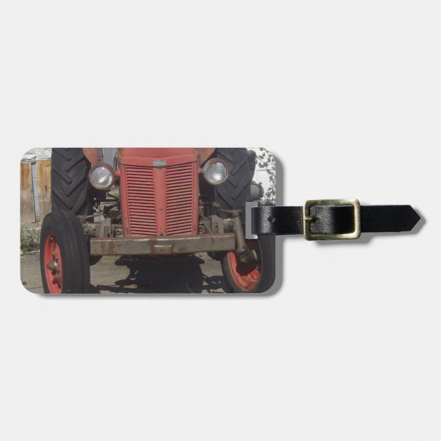 Alter roter Traktor Gepäckanhänger (Vorderseite horizontal)