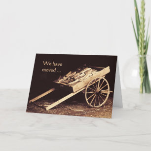 alter rustikaler Wagen mit Brennholz Ankündigung