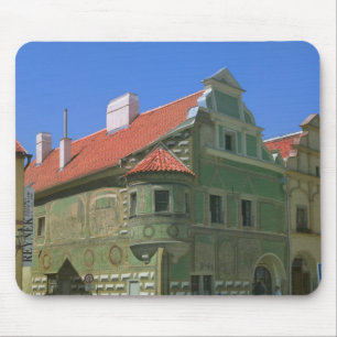 Alter Stadtplatz umgeben von Häusern aus dem 16. J Mousepad