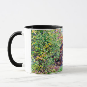 Alter Stall im Herbst Tasse