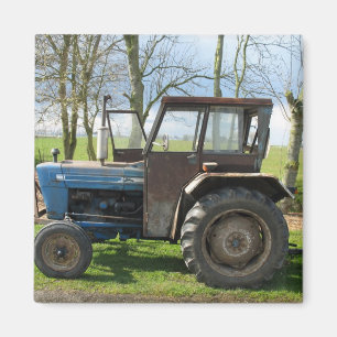 Alter Traktor in niederländischer Landschaft Kühls Magnet